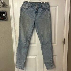 American Eagle mom Jean